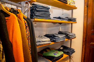 Photo n°9 de Via Luna - magasin de vêtements et accessoires mode pour femmes à Oloron-Sainte-Marie (Magasin de vêtements vintage)