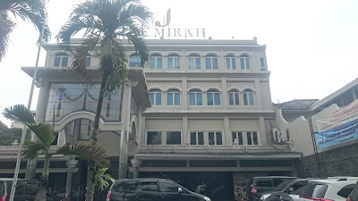 Photos of The Mirah