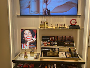 Photo n°5 de Guerlain Boutique et Suite Facialiste Galeries Lafayette Bordeaux à Bordeaux (Parfumerie)