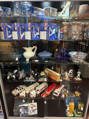 Antiques & Geeks Collectibles on Sunset by null