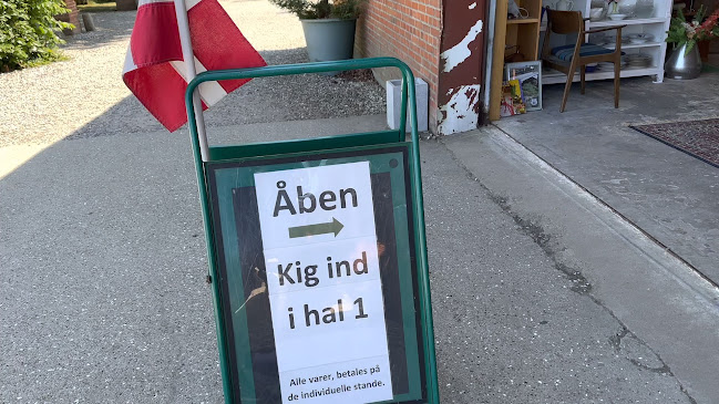 Åbningstider for Haughus Gods, Antik & Kræmmermarked