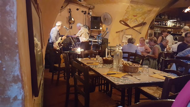 Osteria Mezzaluna