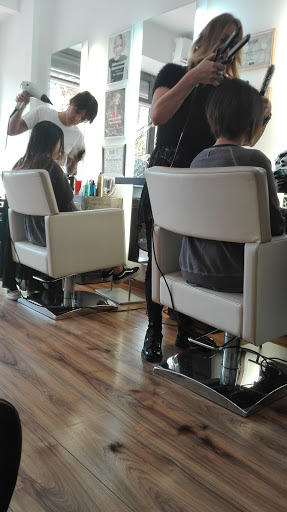 Gloria Scapin Hair Stylist - Thumbnail
