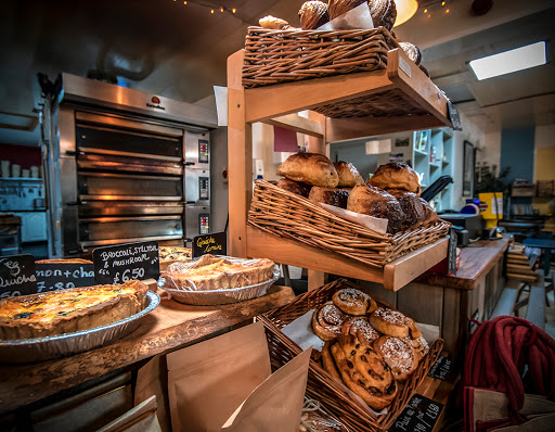 The Earth's Crust Bakery Logo