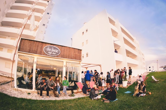 the base /// café bar baleal peniche