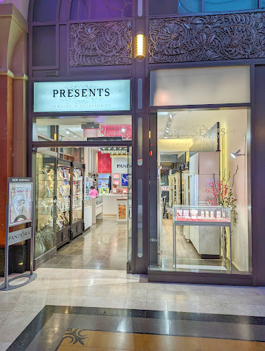 Presents Niagara
