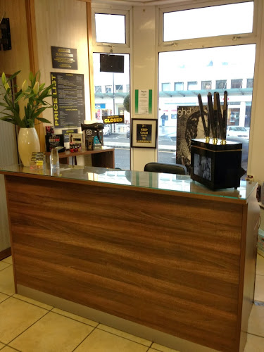 lazarouhairsalons.co.uk