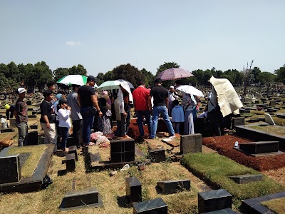 Photos of Tanah Kusir Cemetery
