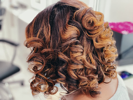 Salon On The Ave