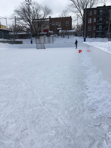 Outdoor skating rink in the Parc des Sts-Martyrs