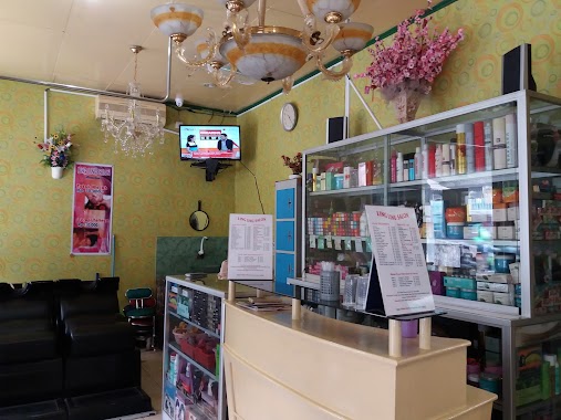 Ling Ling Salon, Author: Isabela Reny