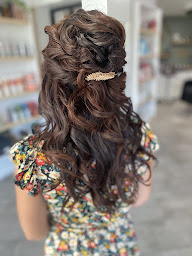 Photo n°9 de SYMBIOSE salon de coiffure et d'esthétique à Froidfond à Froidfond (Salon de coiffure)