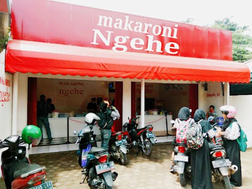 Makaroni Ngehe Bravo Bogor, Author: Kurniawan Sandi