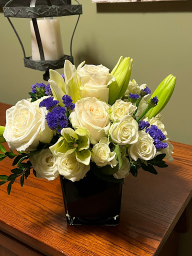 Majestic Flowers and Gifts - Thumbnail