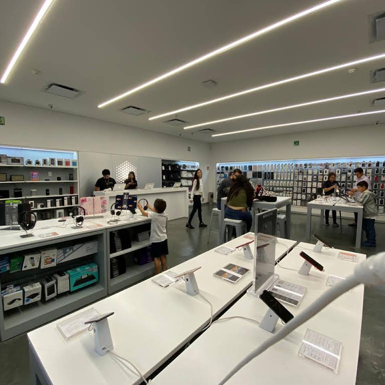 MacStore Plaza Bugambilia - Tienda De Informática en Vista Hermosa