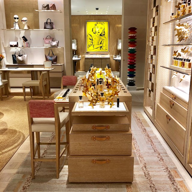 Mapstr - Shopping Louis Vuitton Courchevel - Louis Vuitton, #luxury,  Articles de luxe