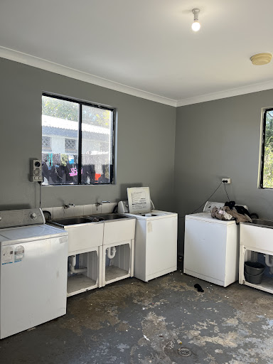 Bowen Backpackers - Visual