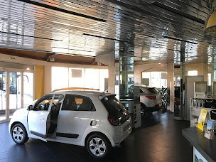 Photo n°1 de RENAULT - Garage St Arnoult Automobiles à Saint-Arnoult-en-Yvelines (Station-service)