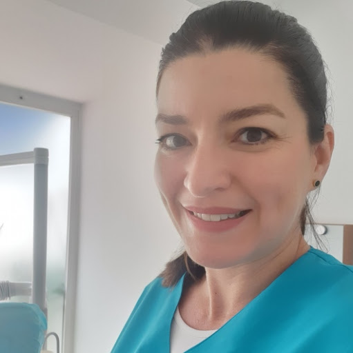 Cristina Rojas Villegas, Dentista