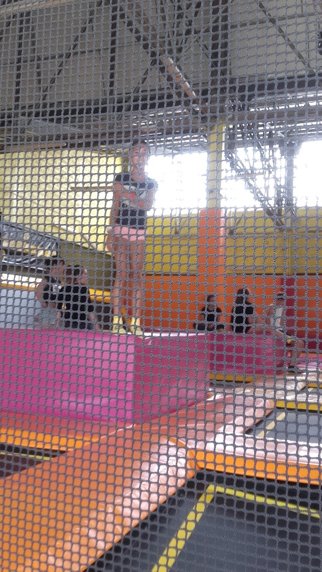 YELLOW JUMP Trampoline Park Saint Etienne