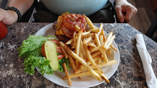 Dock ‘n’ Duck Pub & Grill, Lodge - Thumbnail