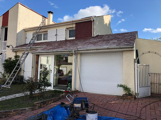 Photo de FC RÉNOVATION: Artisan couvreur - Nettoyage toiture - Travaux couverture - Peinture int ext Gironde 33 Cenon Bordeaux à Ambarès-et-Lagrave (33440)