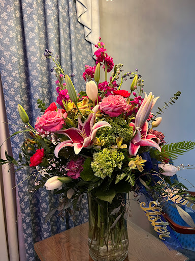 Ruth's Flowers & Gifts - Thumbnail