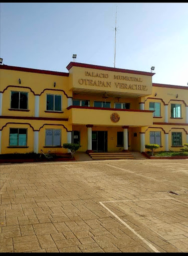 Ayuntamiento Y Oficinas Centrales De Gobierno De La Ciudad - Thumbnail