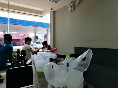 Photos of Amazon & PTT Neakawan Station