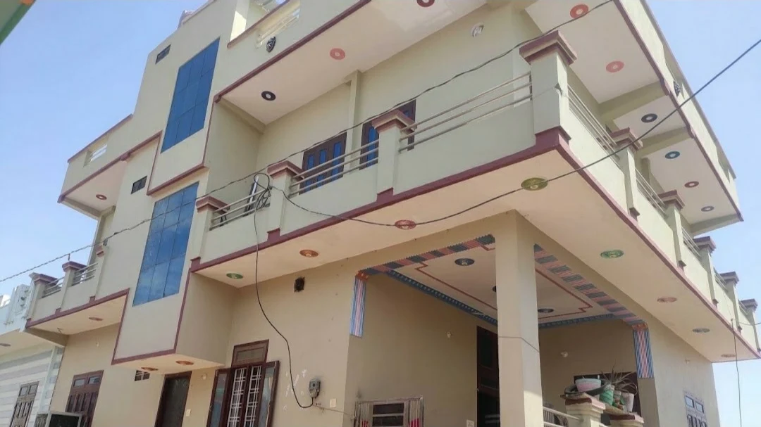 Rajawat Hostel And Tiffin Center