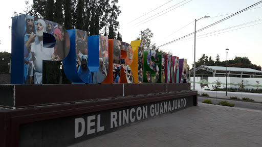 Monumento A Hermenegildo Bustos, Entrada De La Ciiudad . - Thumbnail