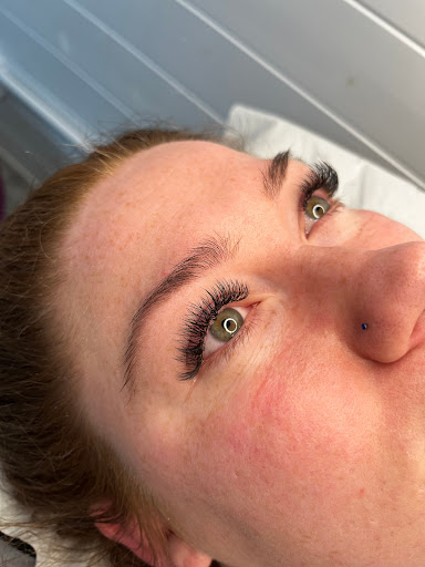 Emily’s Lashes - Thumbnail