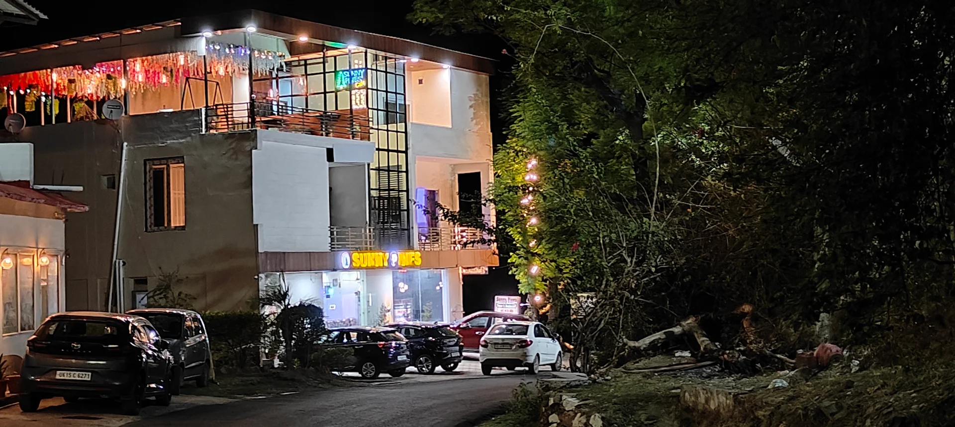 Sunny Pines Hotel