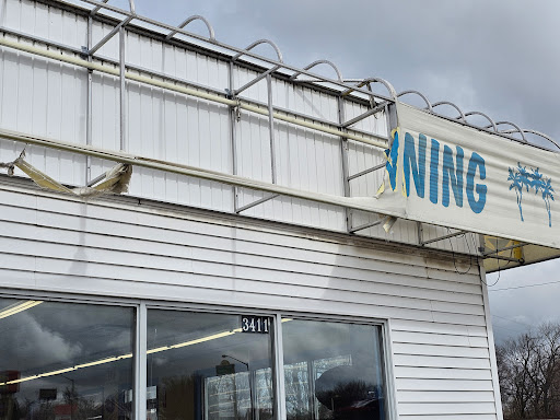 Clothesline Laundromat at Poinciana Gallery - United States