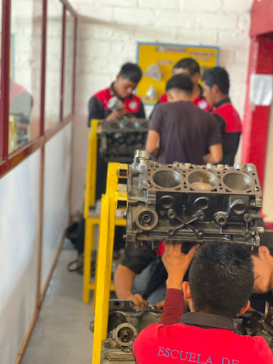 Escuela de Mecánica Automotriz Grupo Holandés Juchitán - Mexico