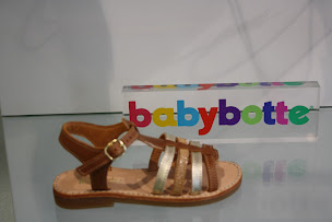 Photo n°13 de P'tites canailles à Blois (Magasin de chaussures)