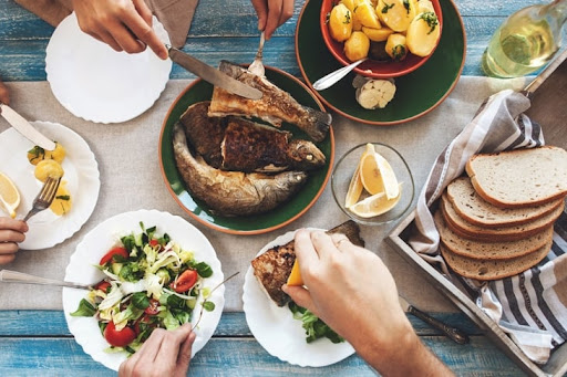 Mom's Table - Visual