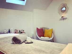 Photo n°2 de HOLISTIC'MENT VOTRE -Les Soins et formations de Céline & les Artisanes à La Forêt-Fouesnant (Institut de massages)