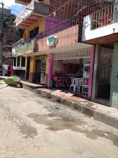 Photos of Droguer&iacute;a Blanquizal