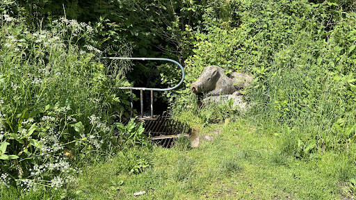 Wildschwein Brunnen Skulptur von Bildhauer Friedrich Freiburg