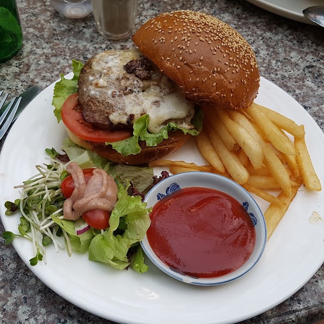 Puku Cafe & Bar