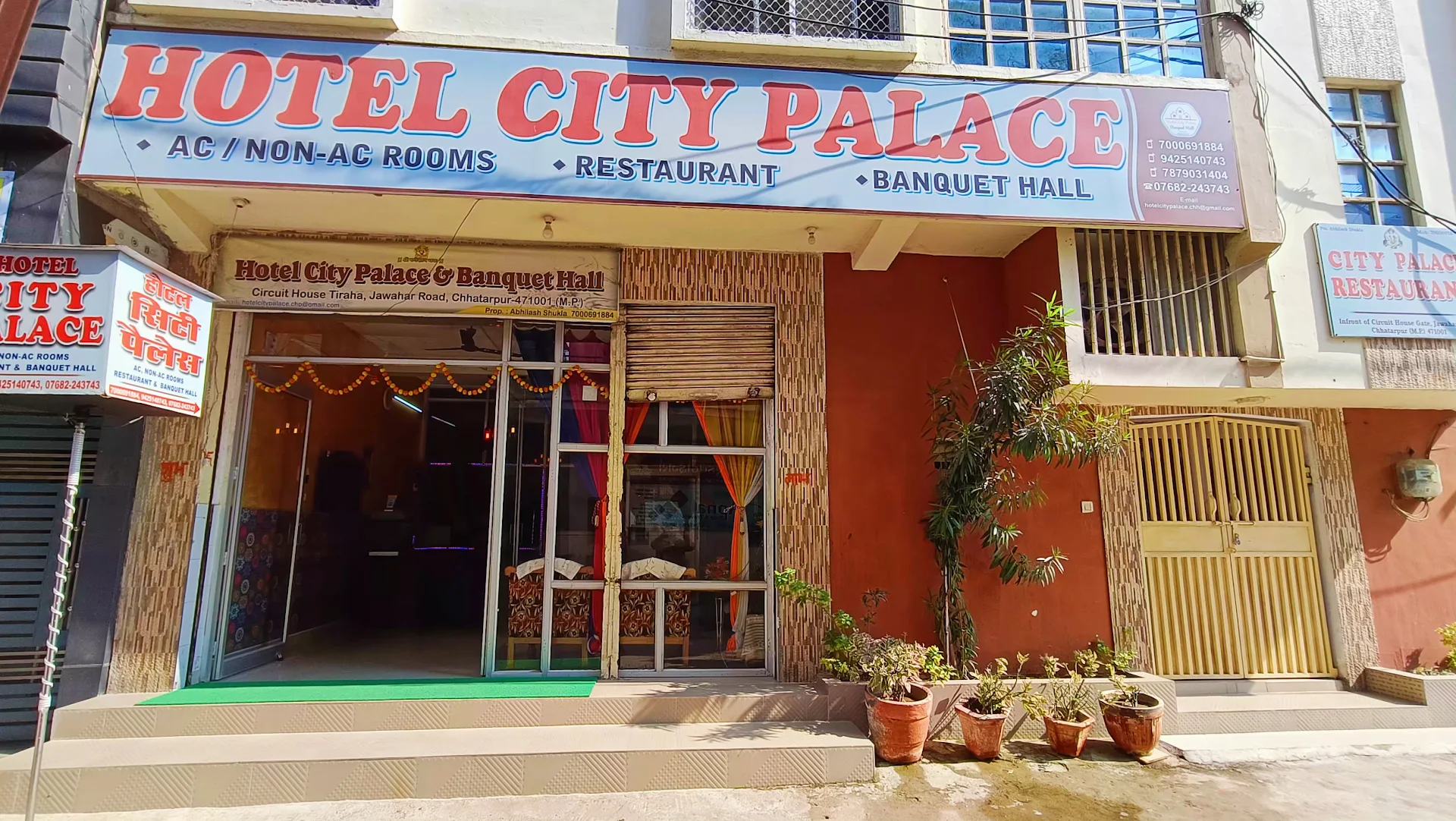 Hotel City Palace [Bageshwar Dham, Chhatarpur (M.P)]