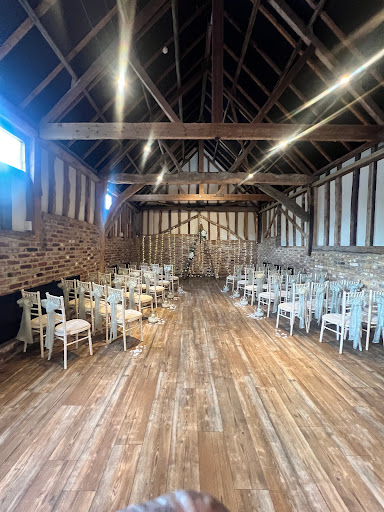 Bunkers Barn - Visual