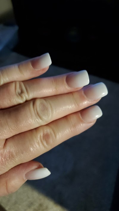 Livingston Nails