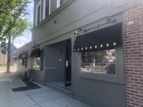 West Village Tavern by null