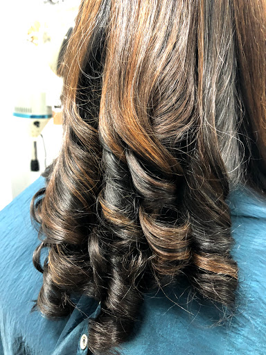 The Curlology Salon - Thumbnail