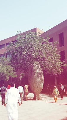 Aga Khan University karachi