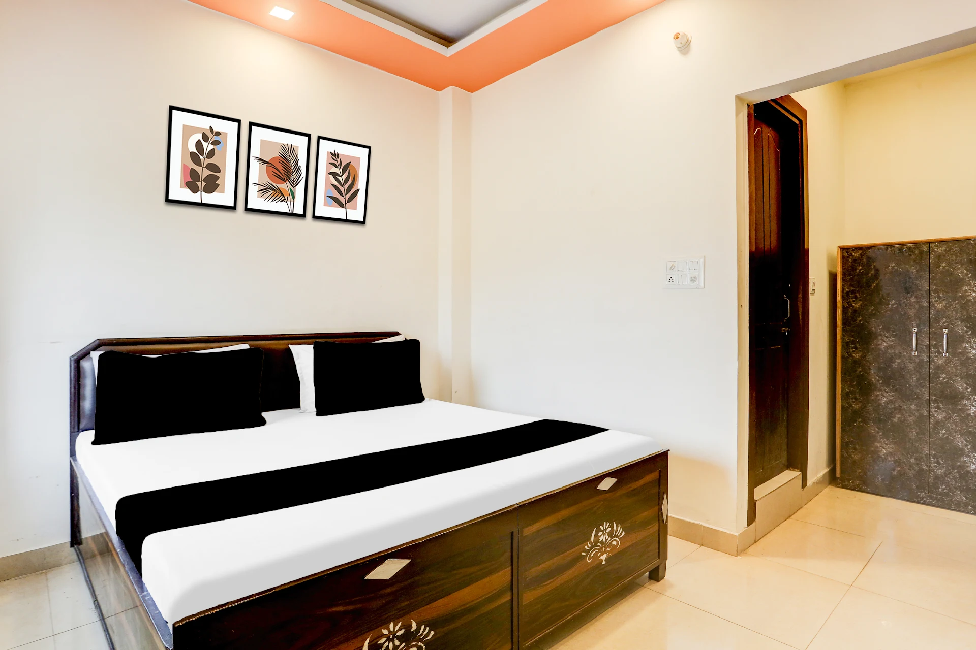 Hotel O Shri Bankey Bihari Hotel