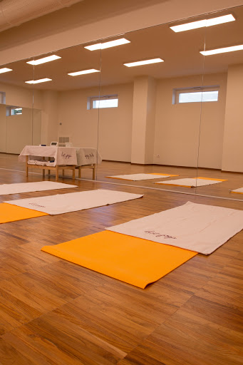 Hot Yoga Andria - Thumbnail