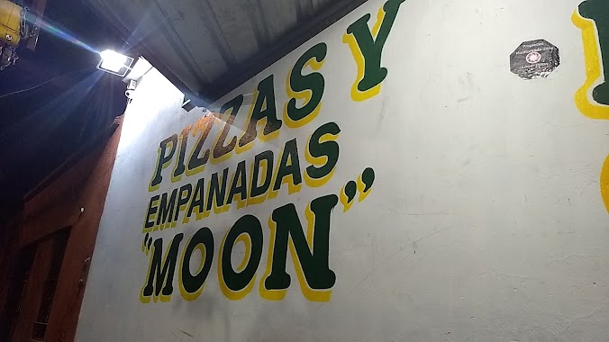 Pizzas Moon, Author: Gastón Mayol